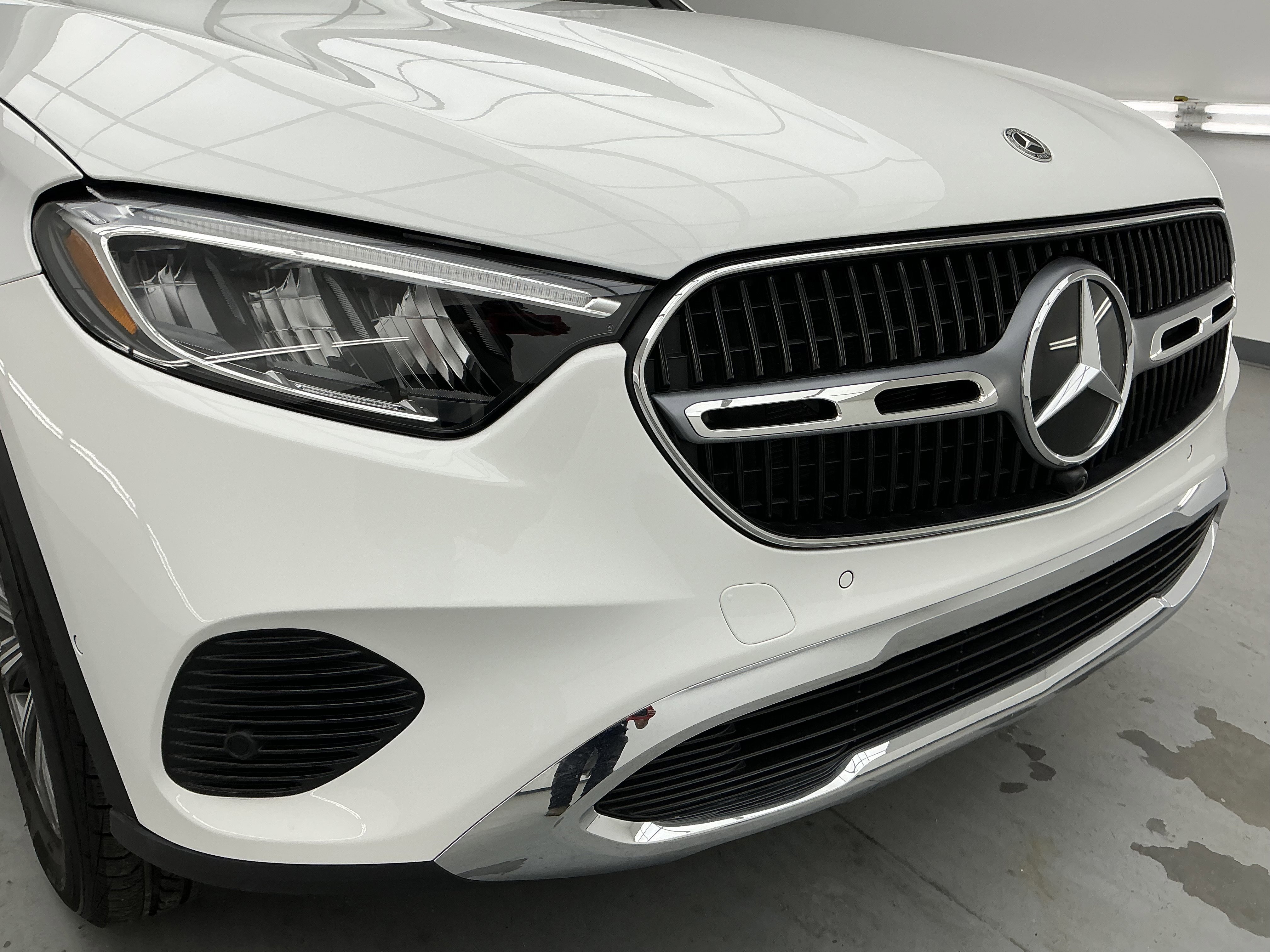 Used 2024 White Mercedes-Benz GLC 300 image 26