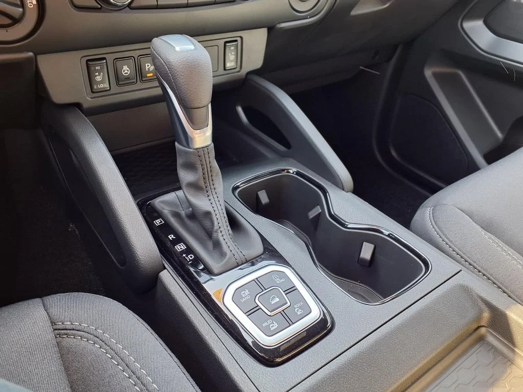 2026 Nissan Frontier SV - Photo 11