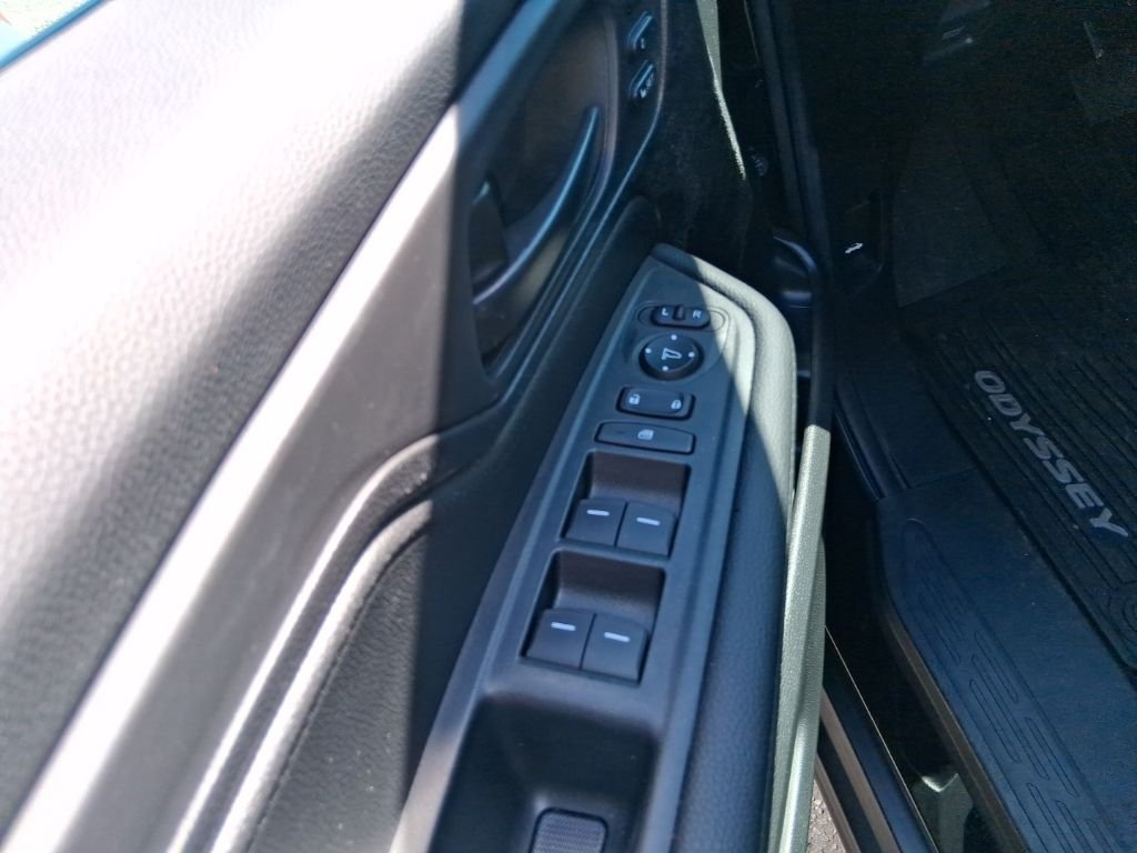 Used 2025 Black Honda EX-L image 9