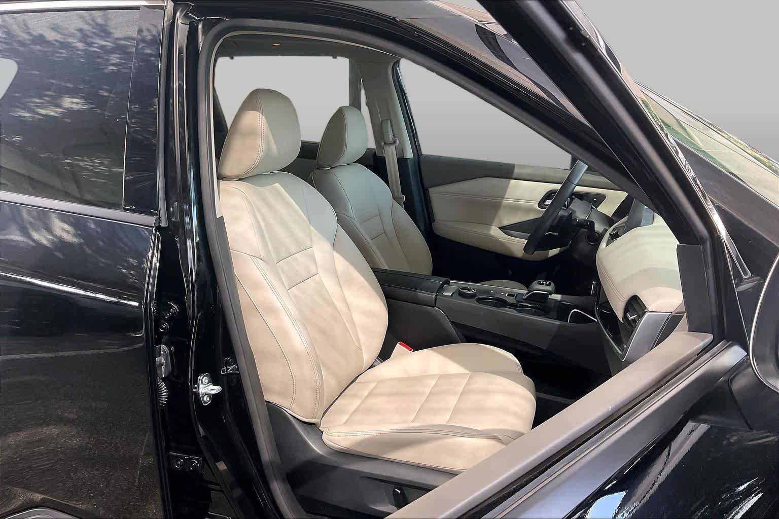 Used 2024 Super Black Nissan SL image 9