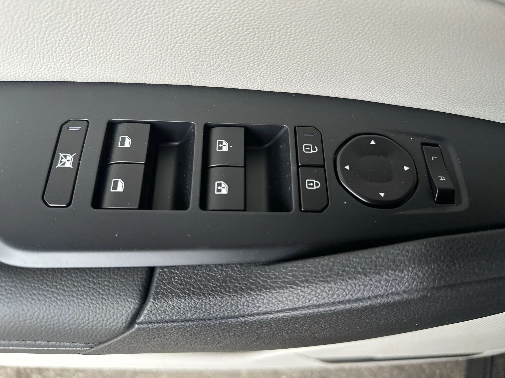 New 2026 Ebony Black Kia EX image 17