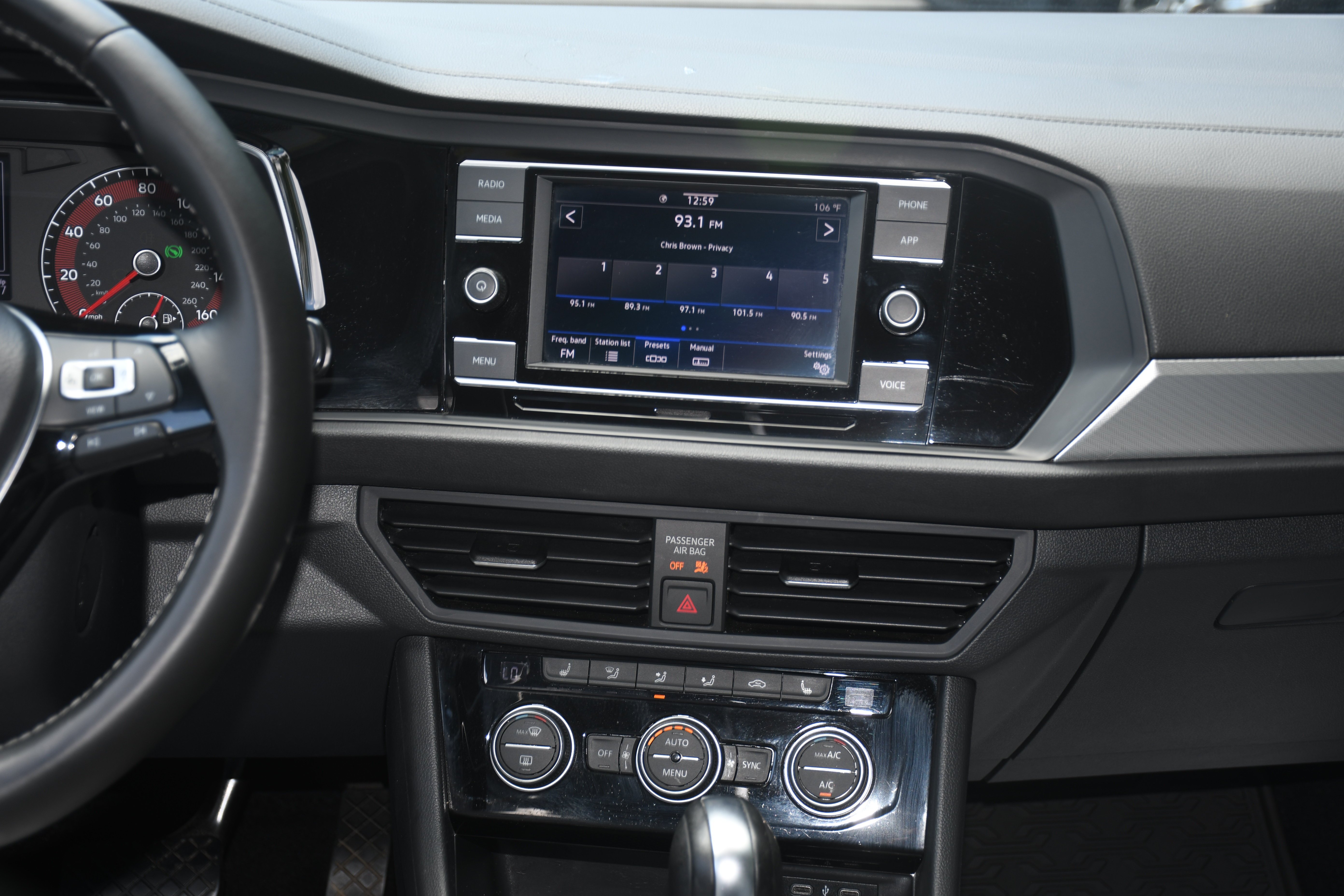 Used 2021  Volkswagen R-Line image 17