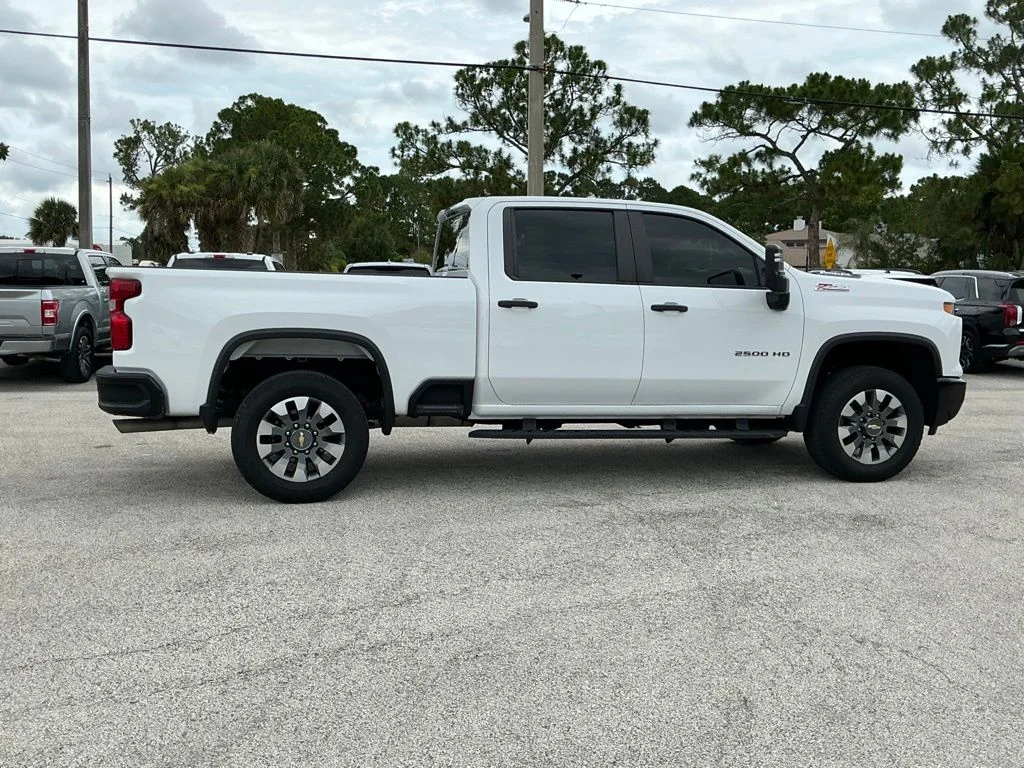Used 2024 White Chevrolet Custom image 10