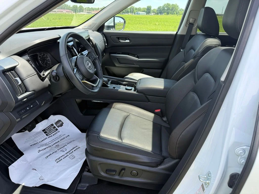 Certified Used 2025 White Pearl Nissan SL image 9