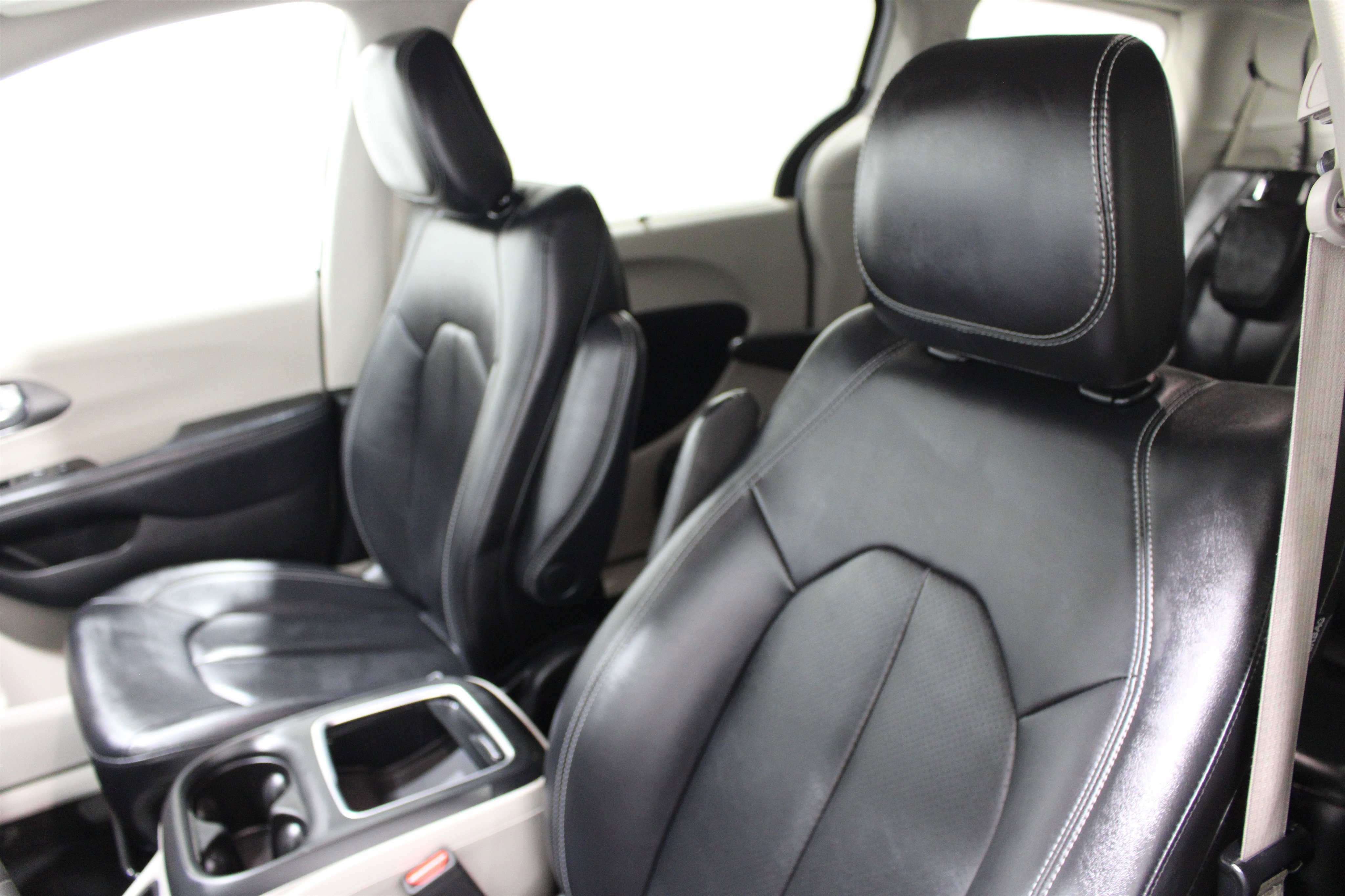 Used 2024 Bright White Clearcoat Chrysler Touring L image 4