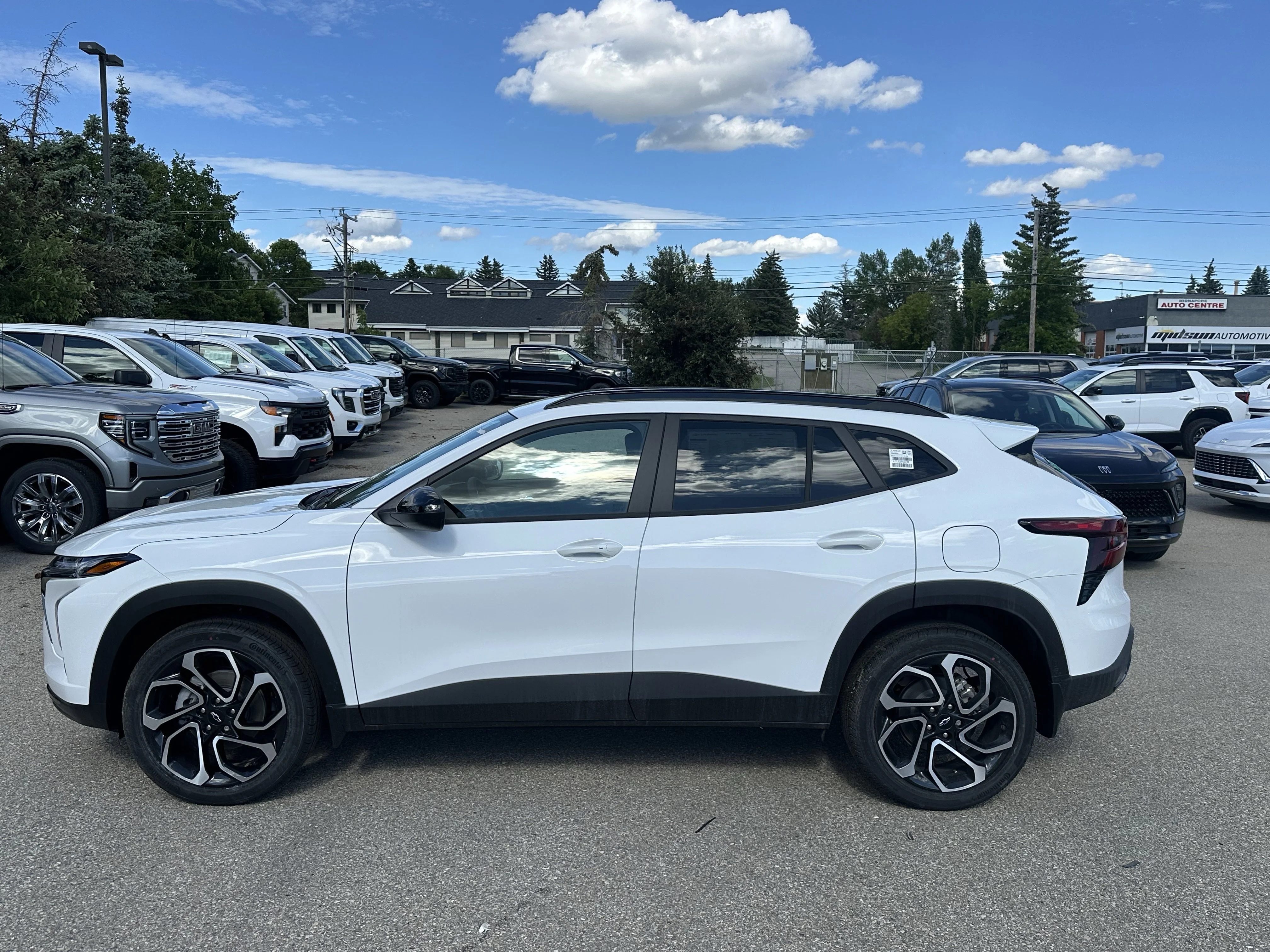 New 2026 Summit White Chevrolet 2RS image 5