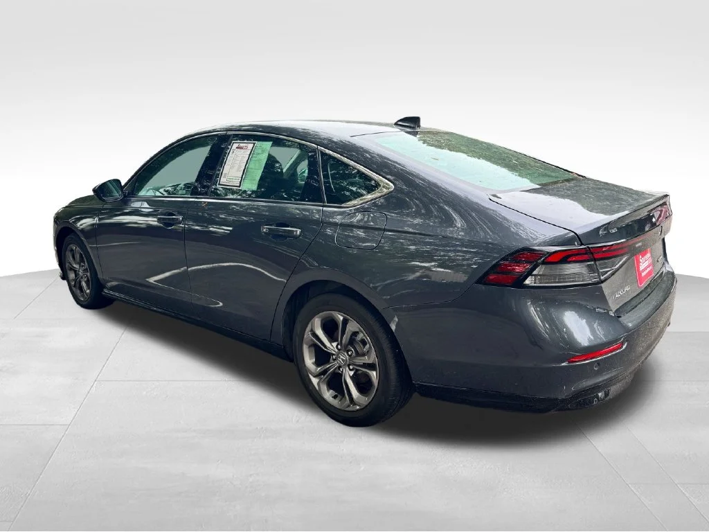 Used 2023  Honda EX-L image 3