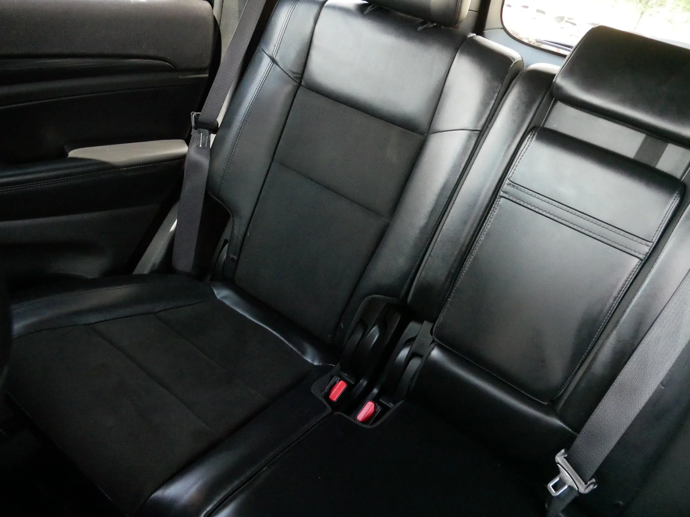 Used 2019 Billet Silver Metallic Clearcoat Jeep Altitude image 12