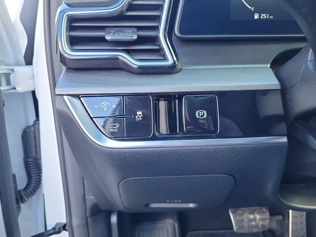 Used 2025 White Kia X-Pro Prestige image 22