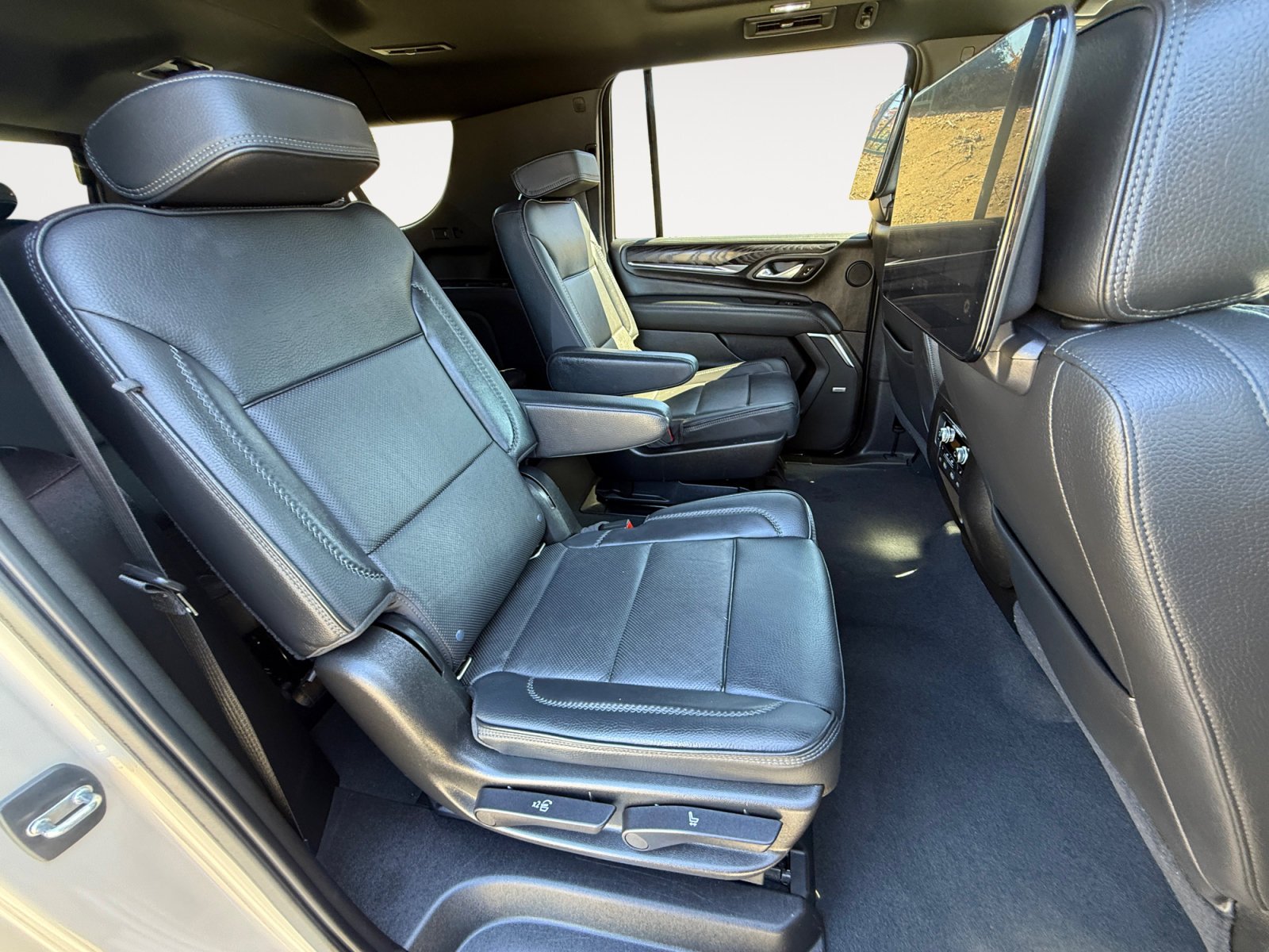 Used 2021 Pearl Beige Metallic GMC Denali image 18