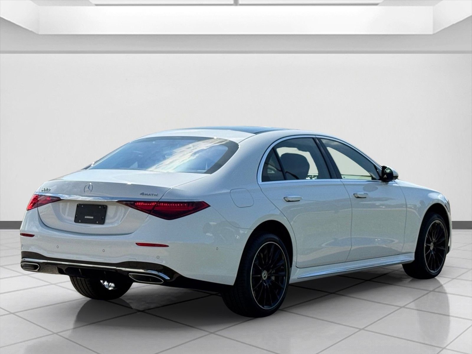 New 2026 MANUFAKTUR Moonlight White Metallic Mercedes-Benz S 580 image 3