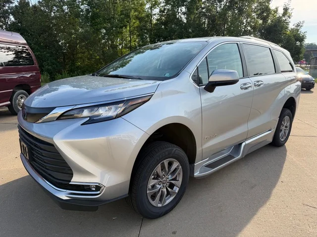 2023 Toyota Sienna XLE