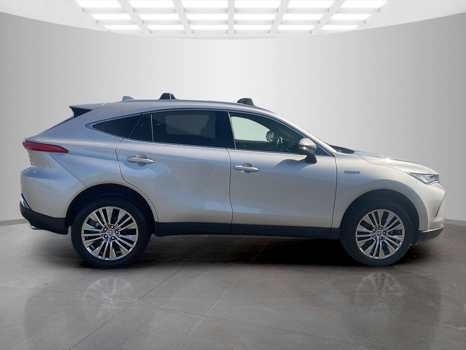 Used 2021 Titanium Toyota XLE image 7