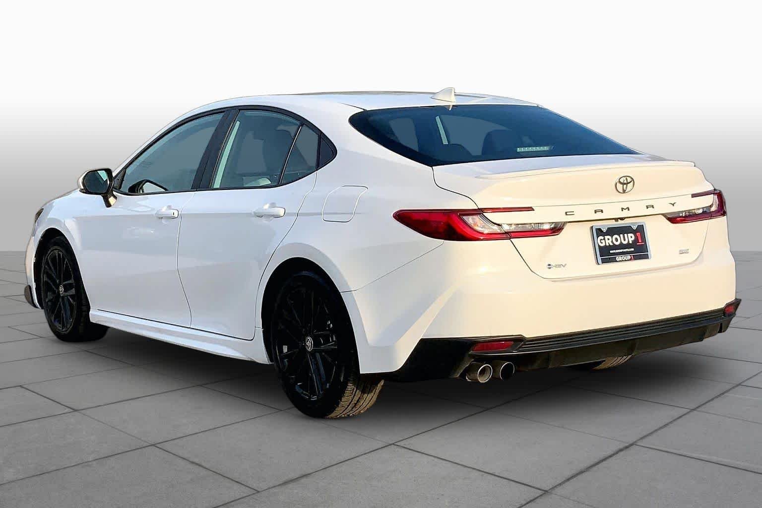 Used 2025 Ice Cap Toyota SE image 12