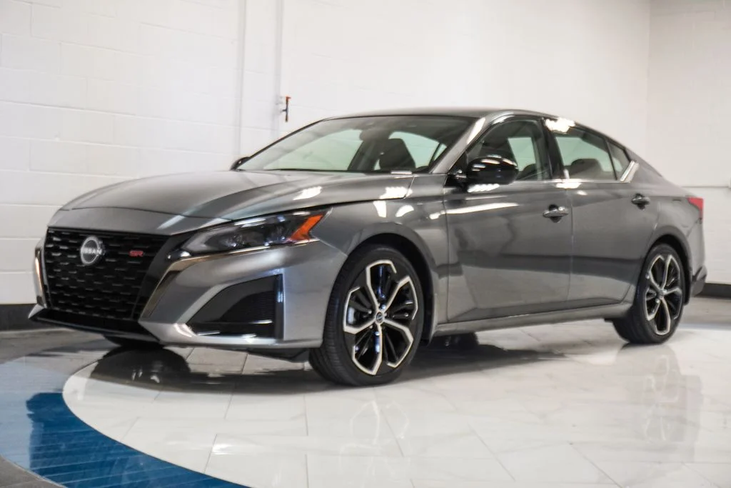 Used 2025 Gray Nissan 2.5 SR image 4