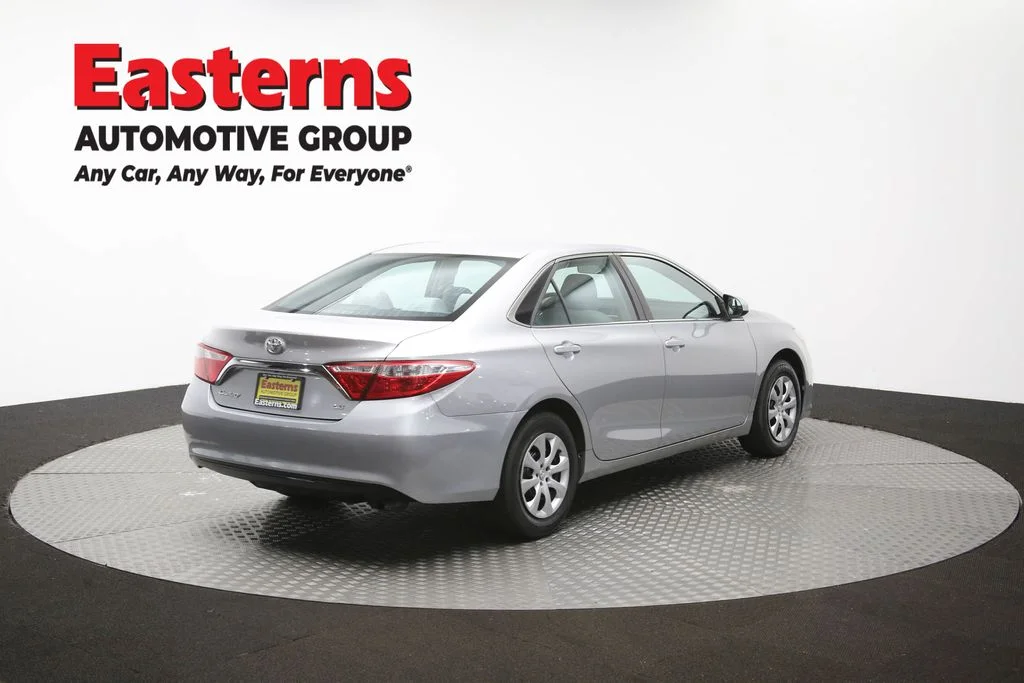 Used 2015 Silver Toyota LE image 39