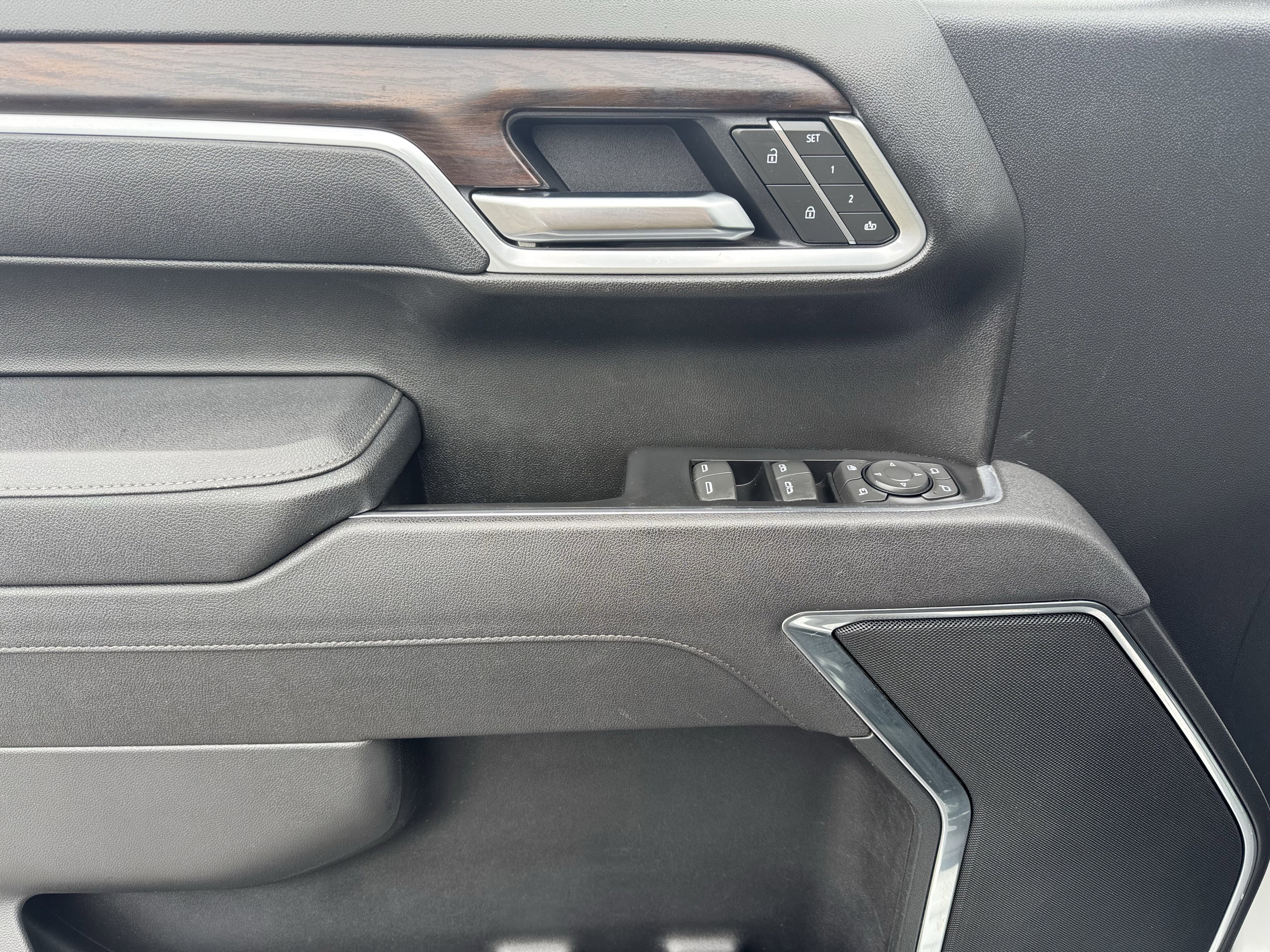 2025 GMC Sierra 1500 SLT - Photo 11