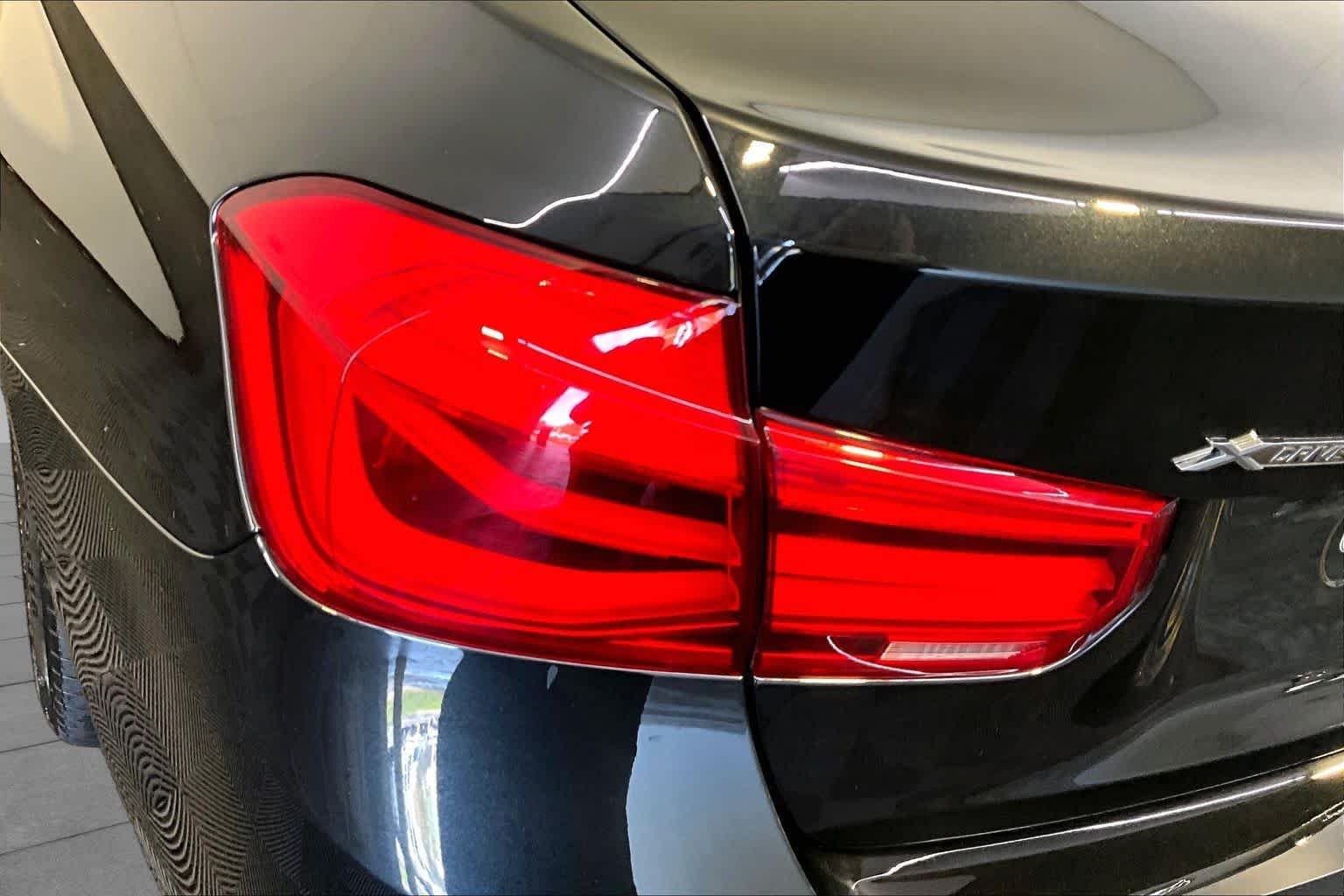 Used 2018 Black Sapphire Metallic BMW 330i xDrive image 28