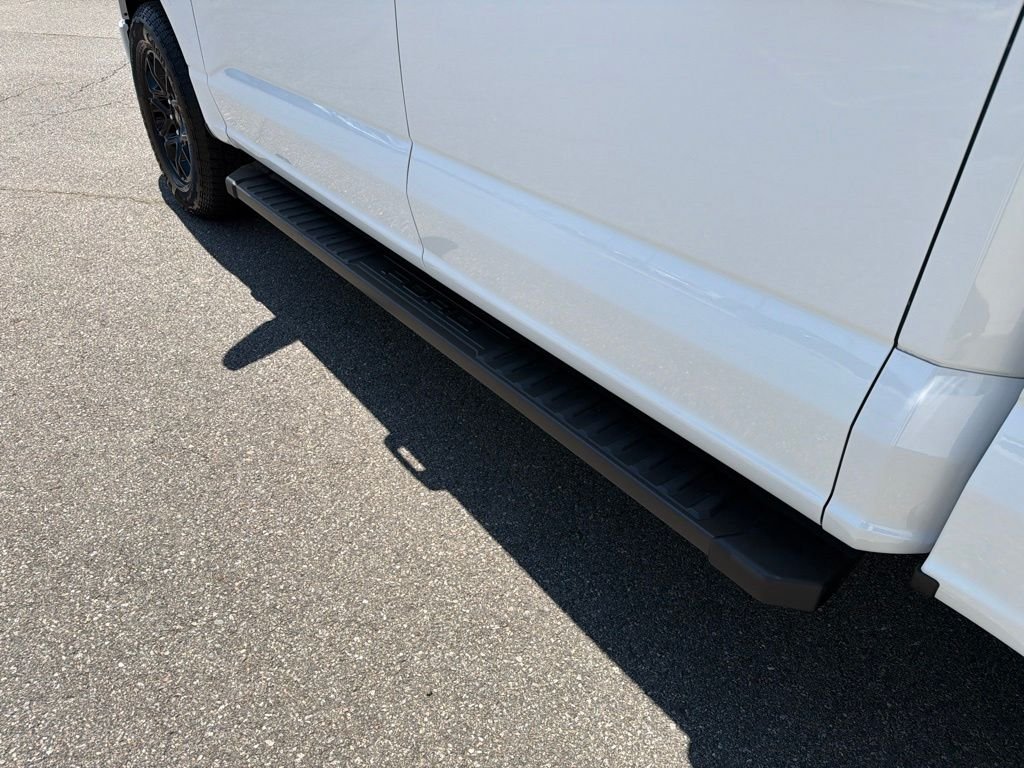 New 2026 Oxford White Ford XLT image 16