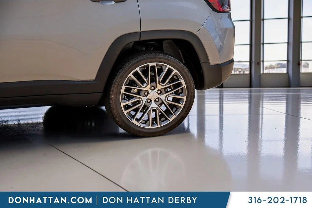Used 2023 Silver Jeep Limited image 41