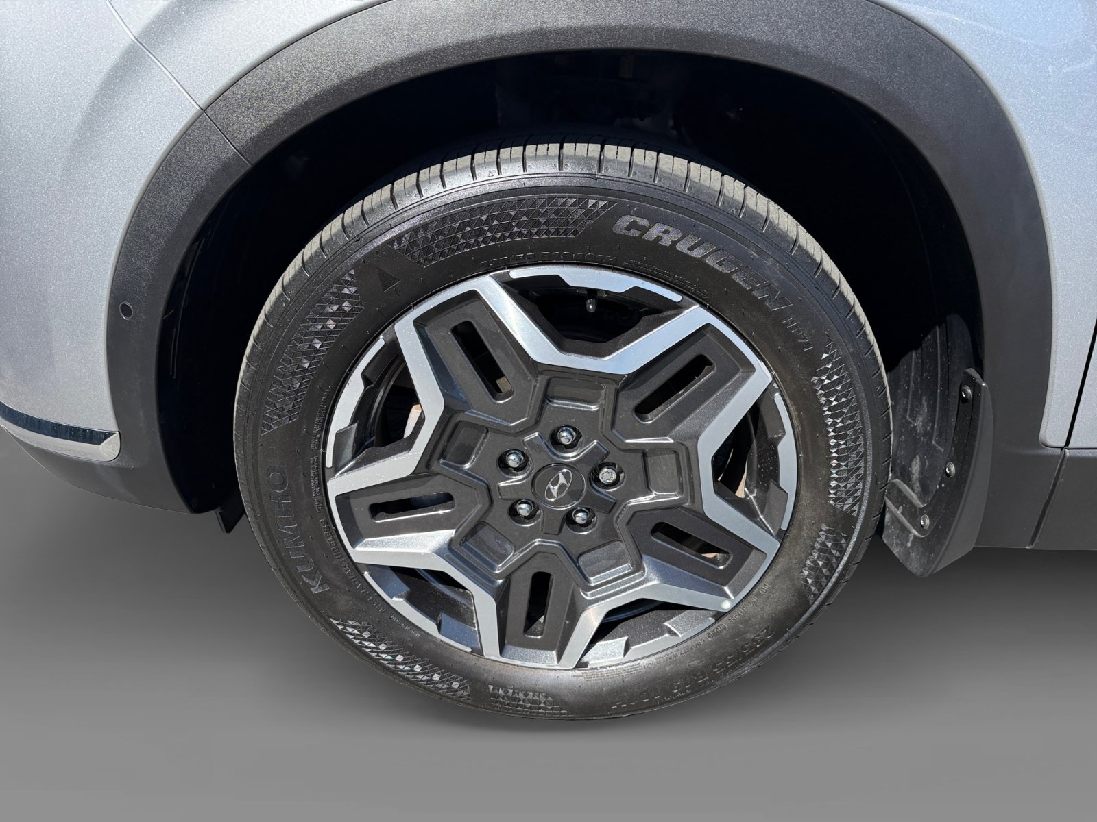 Certified Used 2023 Shimmering Silver Hyundai Limited image 9