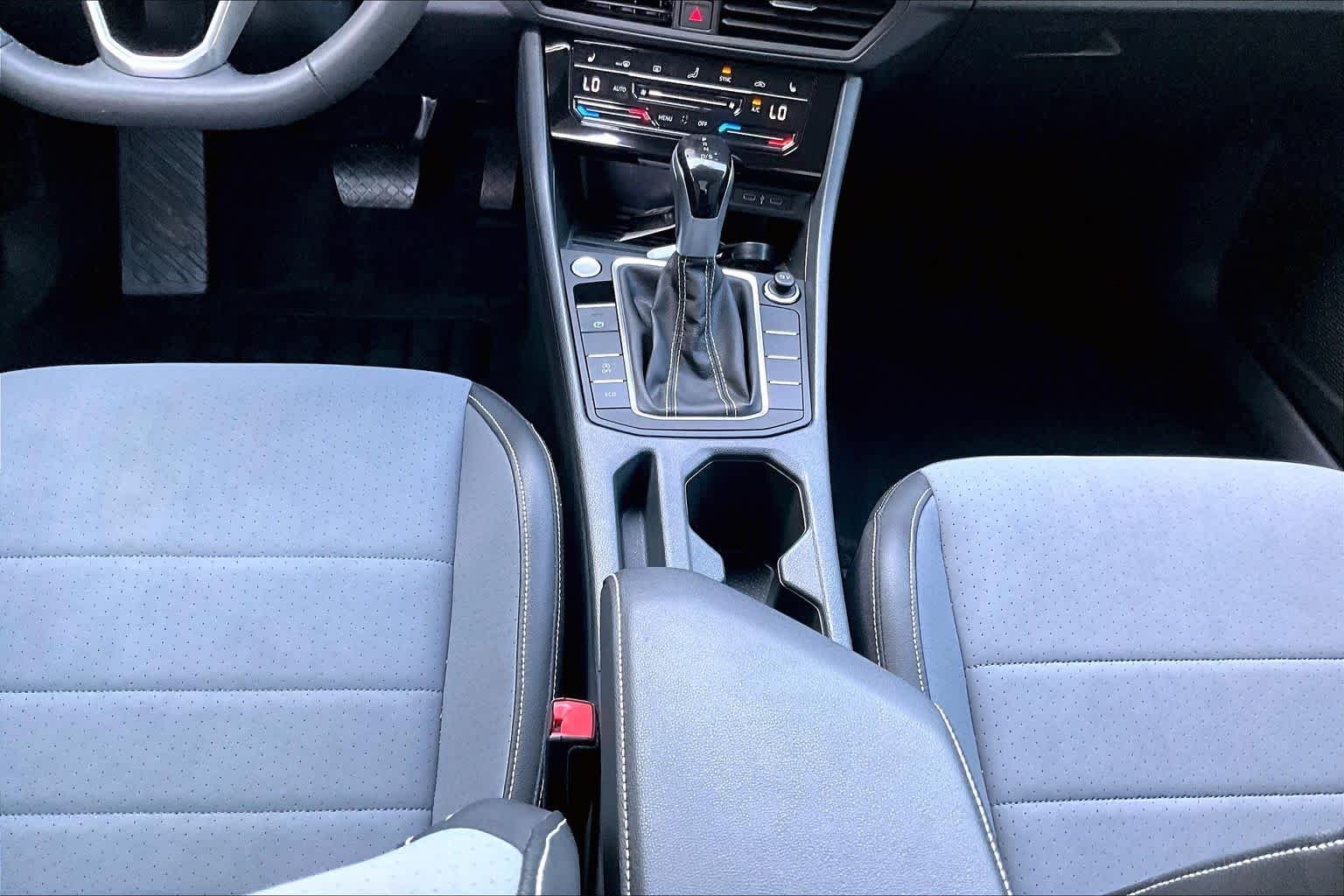 Used 2025 Opal White Pearl Volkswagen SE image 17