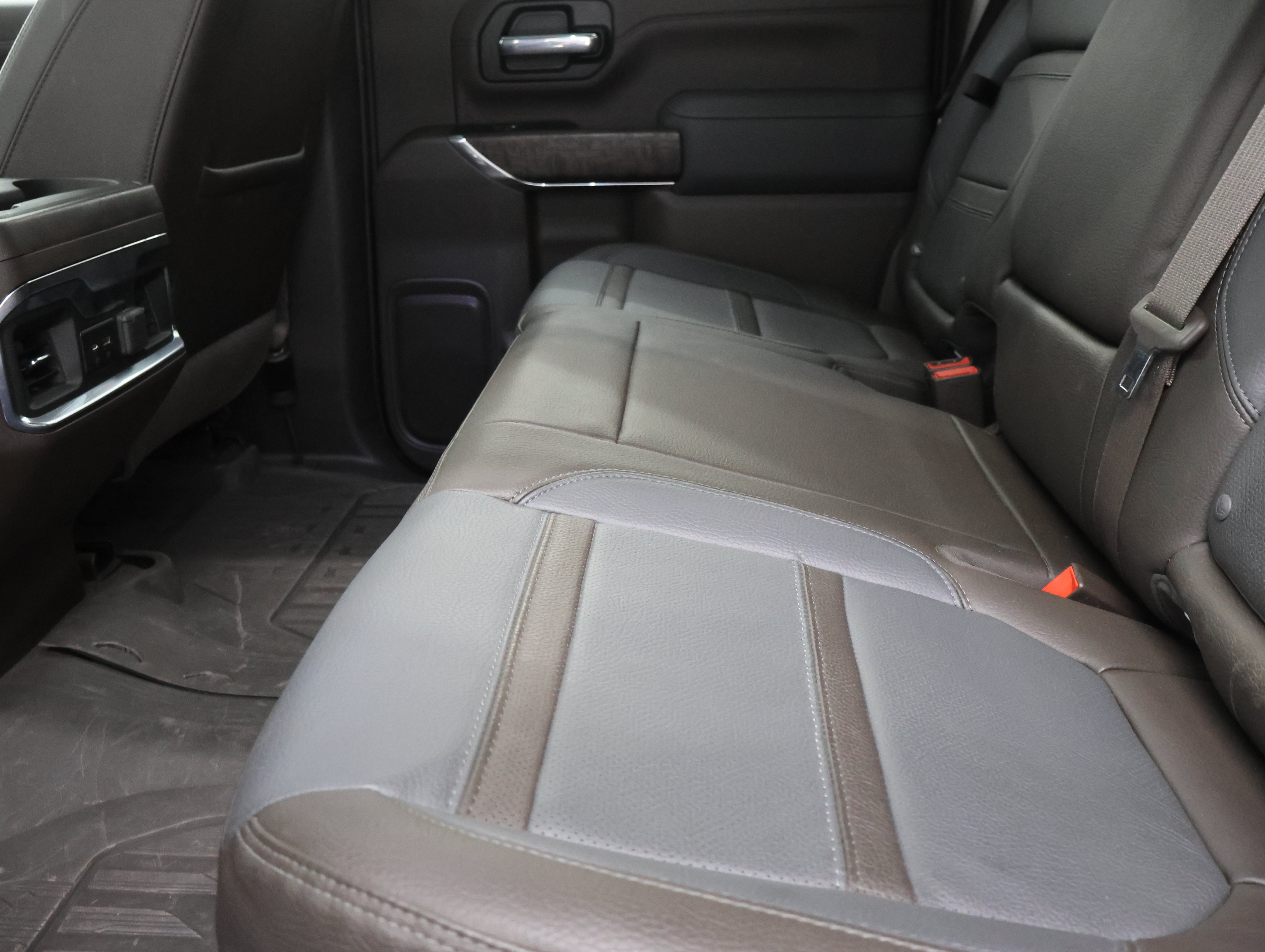Used 2022 White Frost Tricoat GMC 4x4 Crew Cab Denali DRW: CREW-LONG-DRW-DENALI ULTIMATE-NAV-MOON-360 CAM-DIESEL-1 OWNER image 9