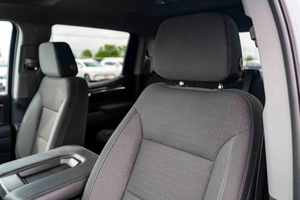 Used 2023 White Chevrolet RST image 9