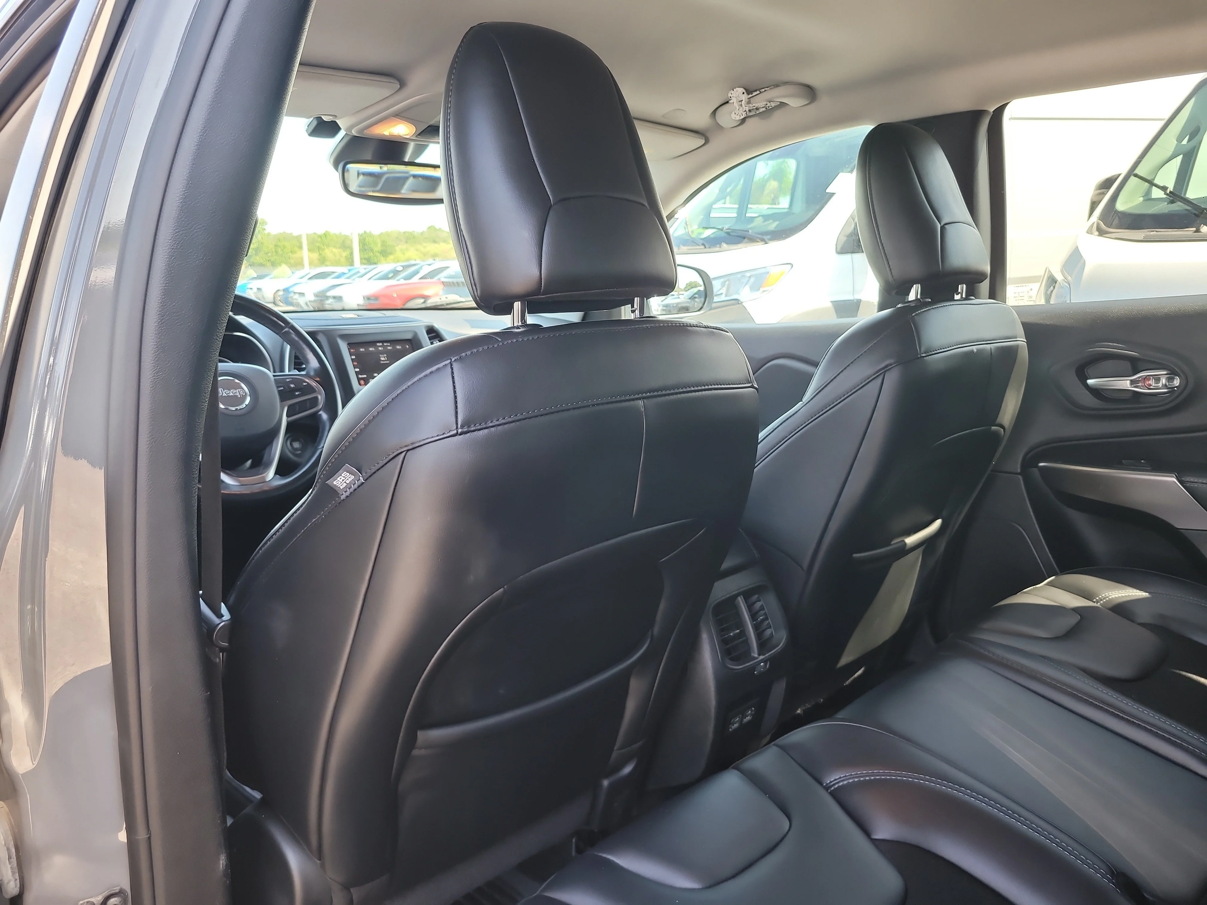 Used 2021 Sting-Gray Clearcoat Jeep Latitude Plus image 12