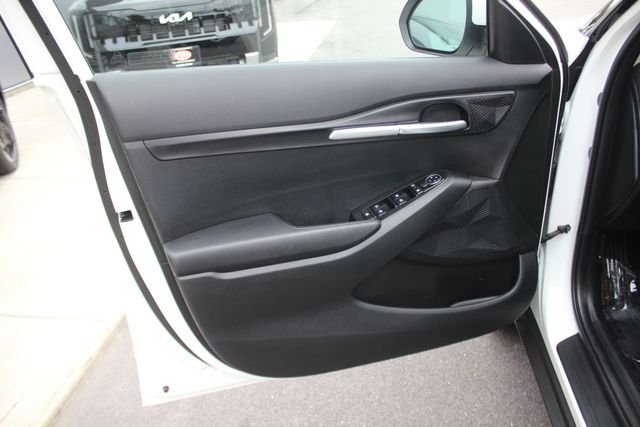 Used 2025 White Kia LX image 19