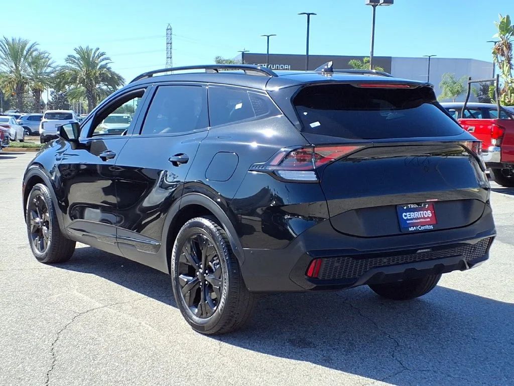 Certified Used 2025 Black Kia X-Line Prestige image 4