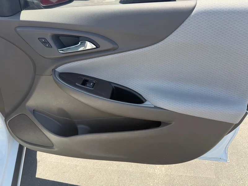 Used 2018 SUMMIT WHITE Chevrolet LS image 21