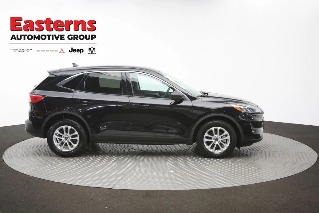Used 2022 Black Ford SE image 44