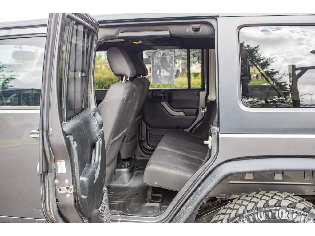 Used 2018 Granite Crystal Metallic Clearcoat Jeep Sport S image 16