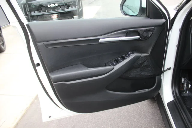 Used 2025 White Kia LX image 19