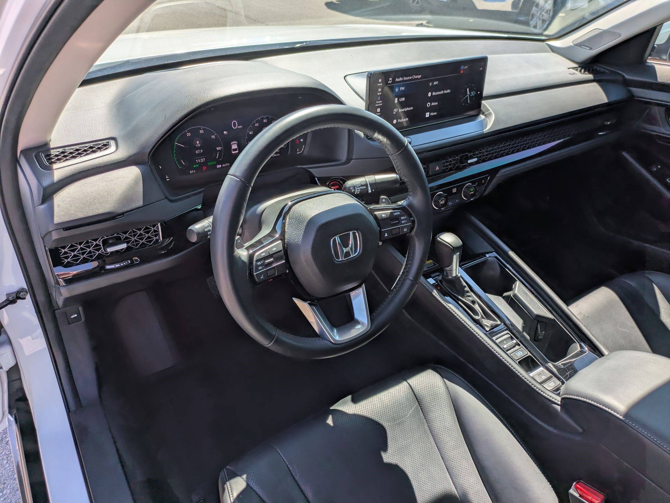 Used 2023 White Honda Touring image 14