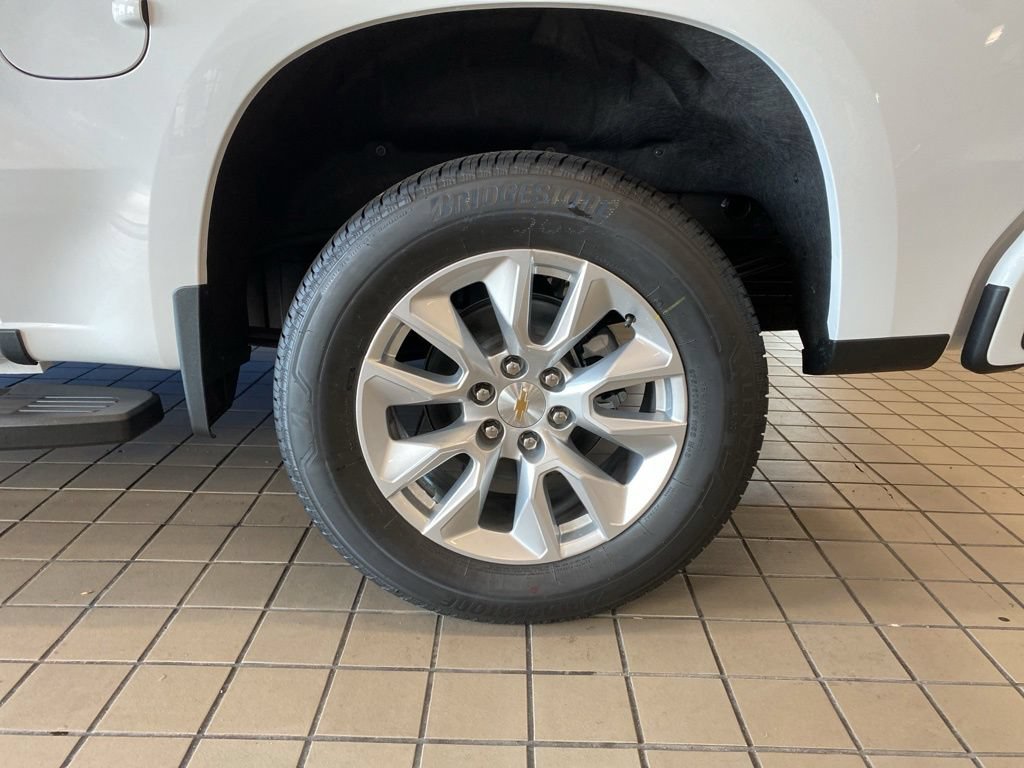 New 2026 Summit White Chevrolet Custom image 20