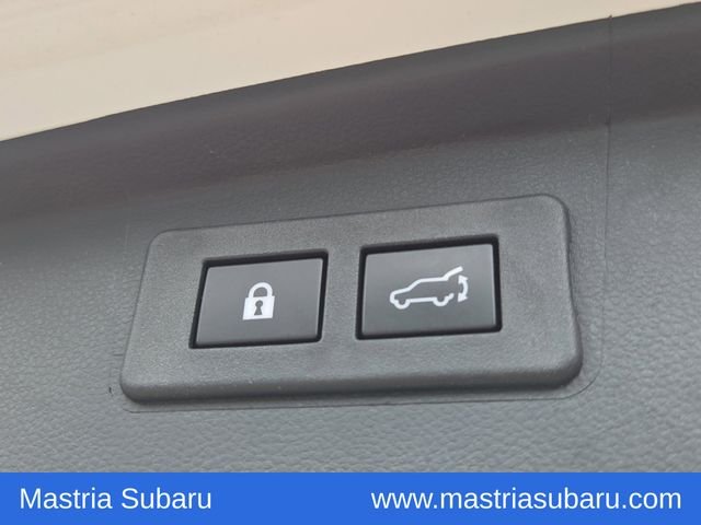 Used 2025 White Subaru Onyx Edition image 38