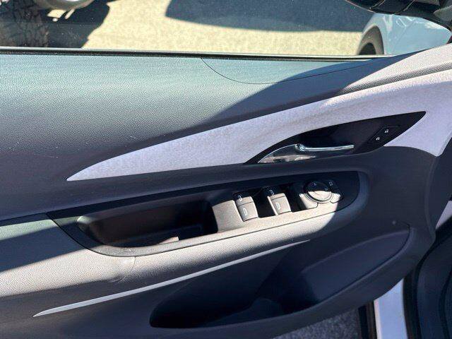 Used 2017 White Chevrolet LT image 25