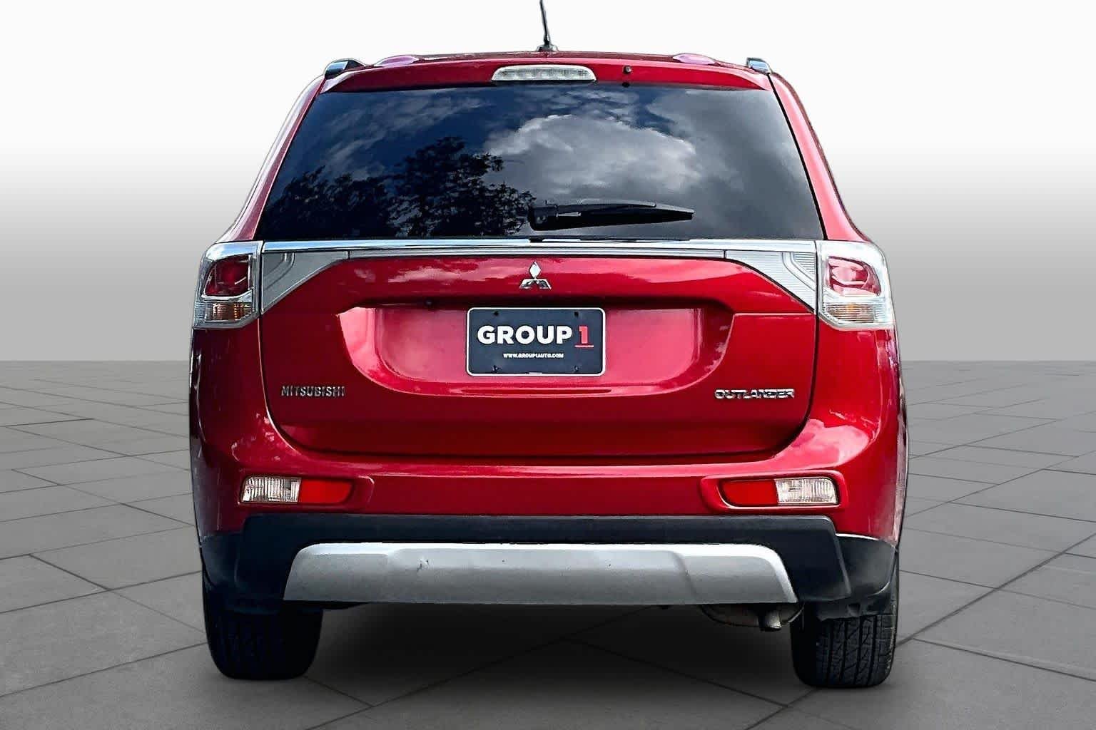 Used 2015 Rally Red Mitsubishi SE image 5