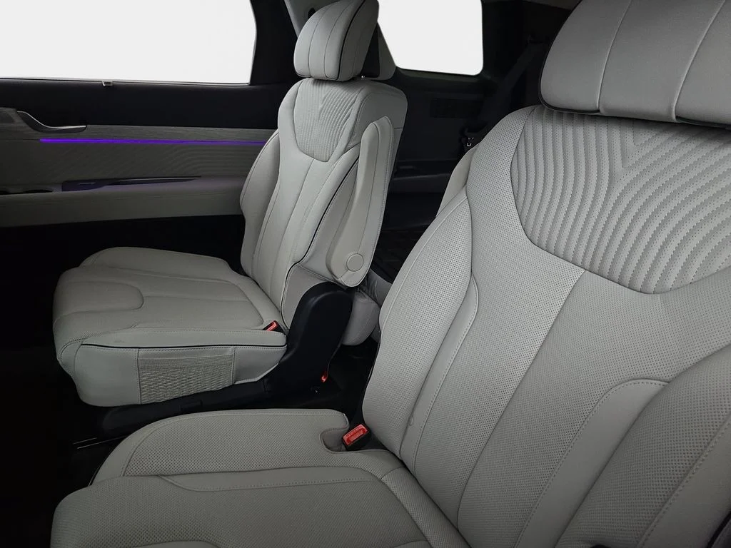 Used 2025 White Hyundai Calligraphy image 17