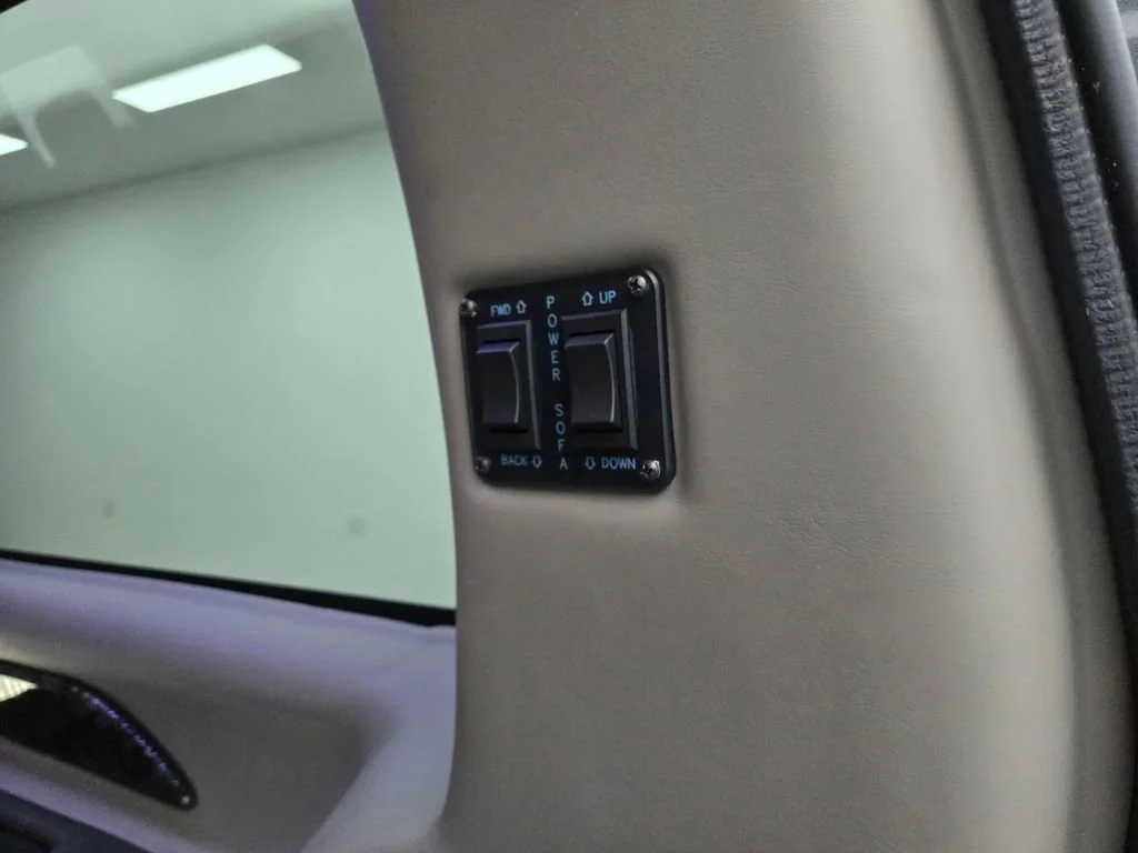 2023 GMC Savana Cargo Work Van - Photo 8
