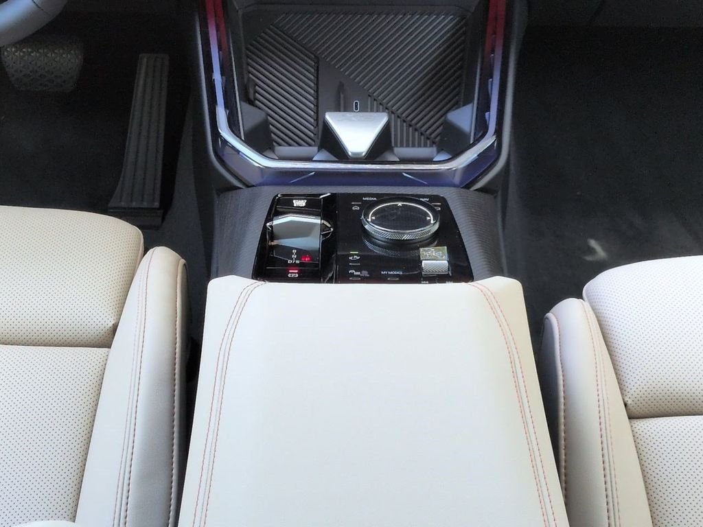 New 2026 Alpine White BMW 30 xDrive image 19