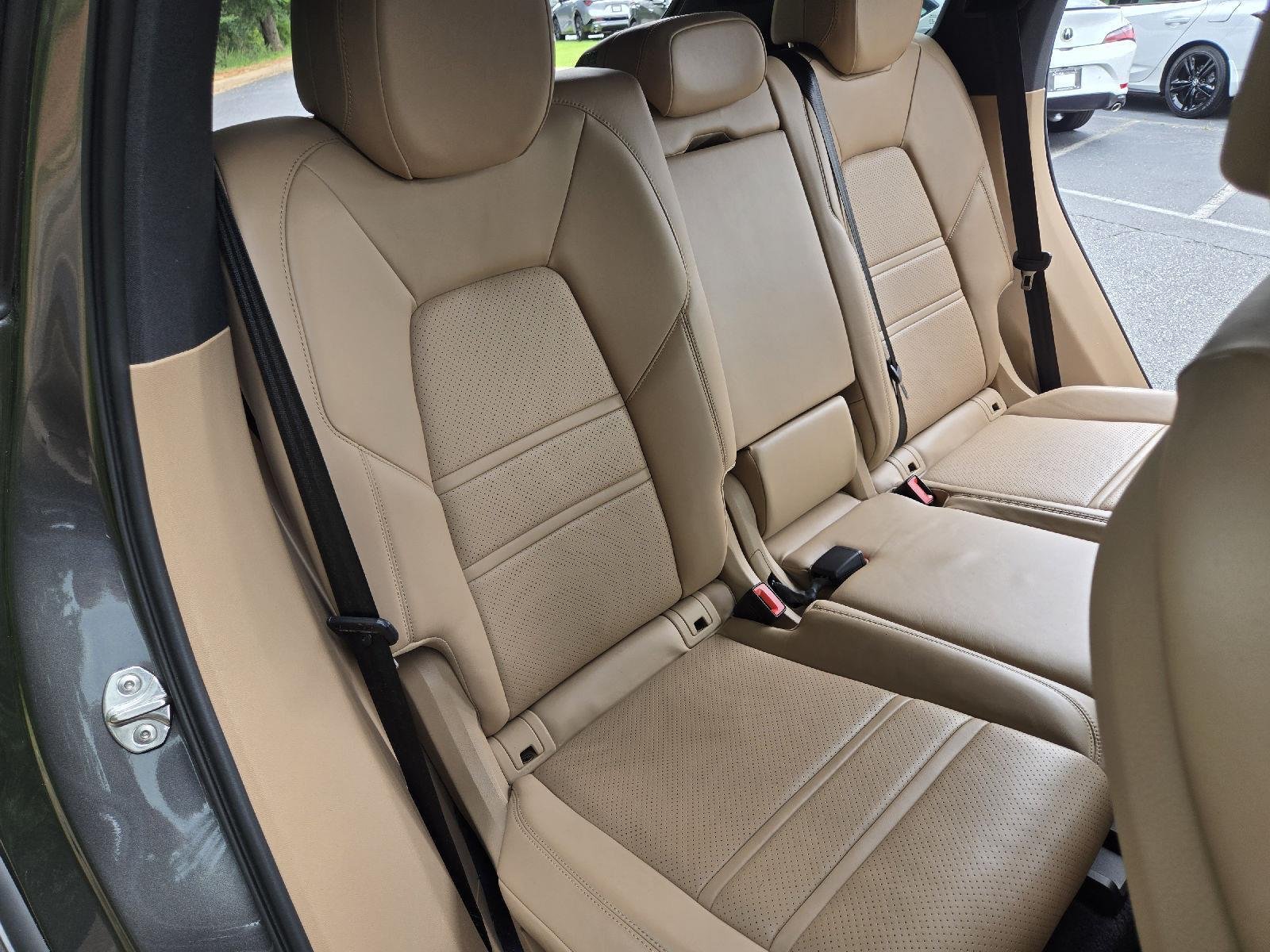 Used 2020  Porsche Base image 18