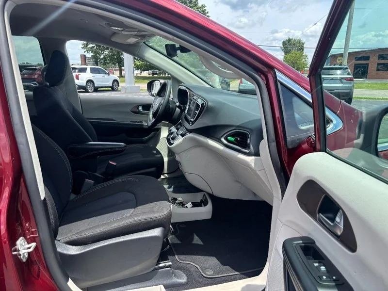 Used 2023 Velvet Red Pearlcoat Chrysler LX image 10