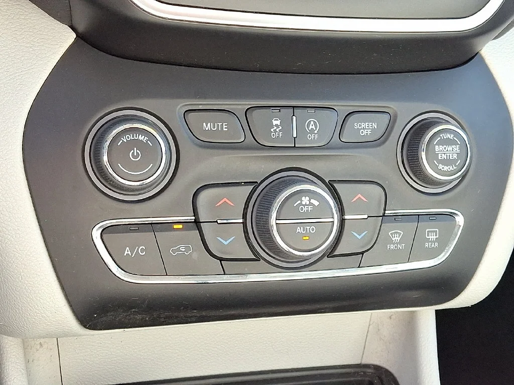 Used 2021 Blue Jeep Latitude Lux image 16
