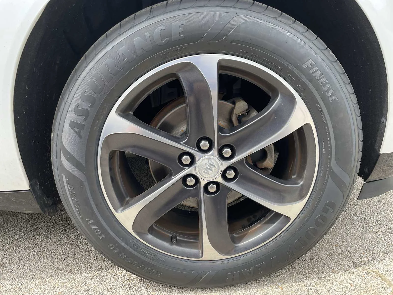 Used 2020 Includes Satin Nickel lower exterior accent color.) Buick Essence image 34