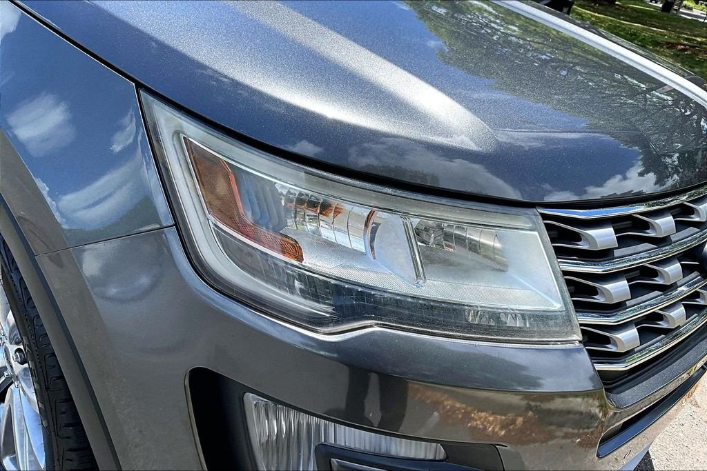 Used 2017 Gray Ford Limited image 32