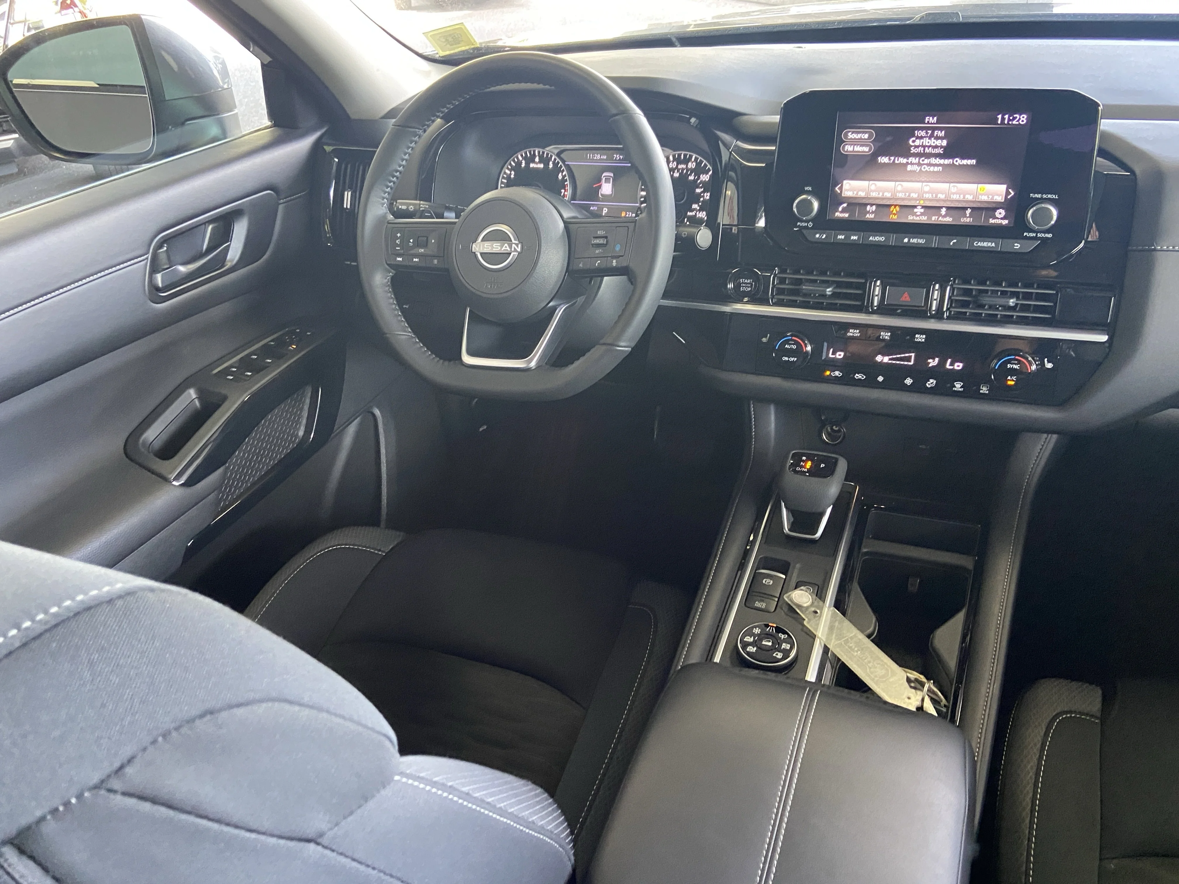 2025 Nissan Pathfinder SV - Photo 15