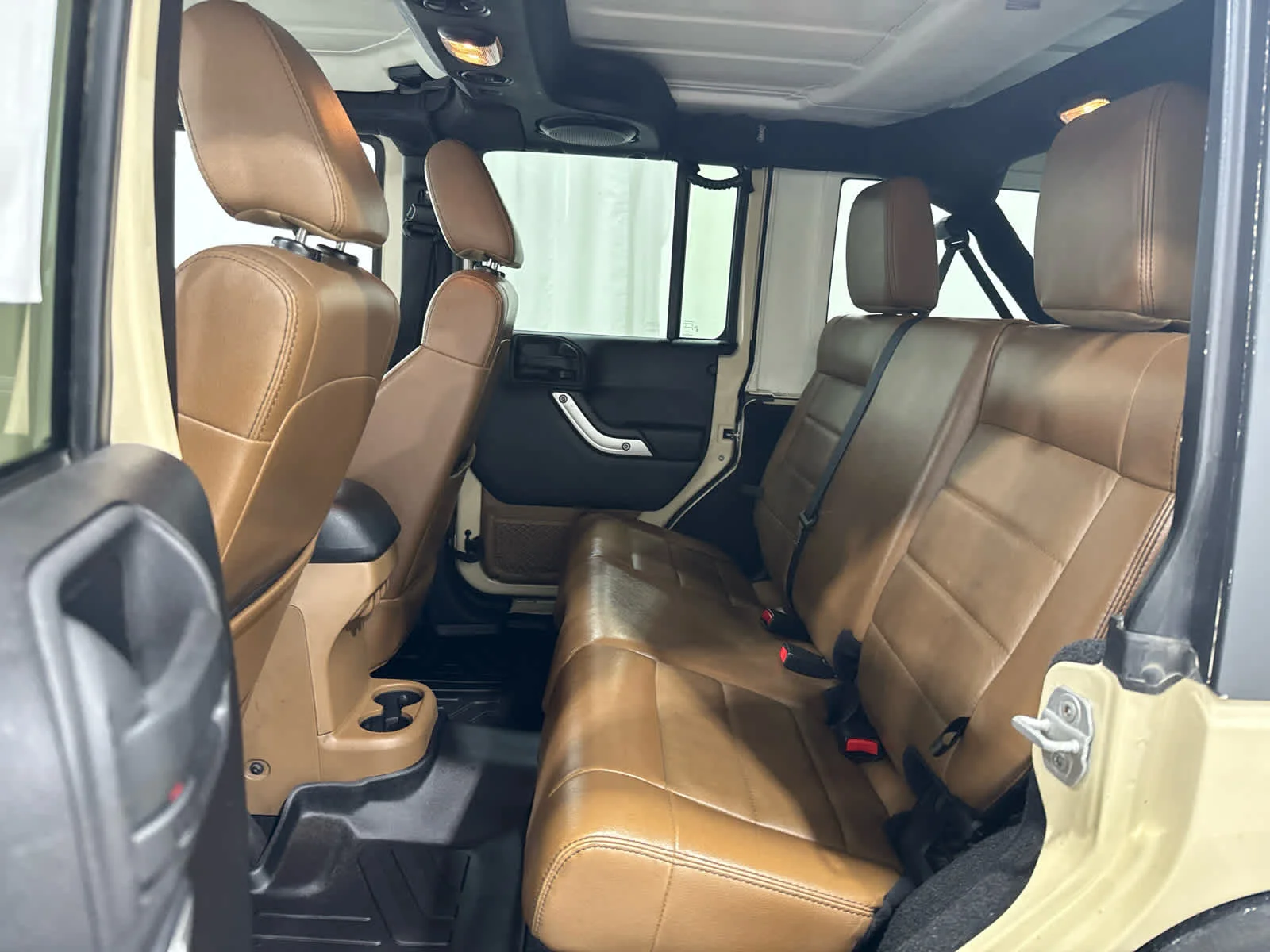 Used 2012 Tan Jeep Rubicon image 12